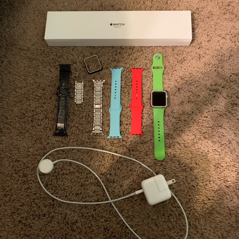 Like New Apple Watch Series 3 38mm GPS Accessories